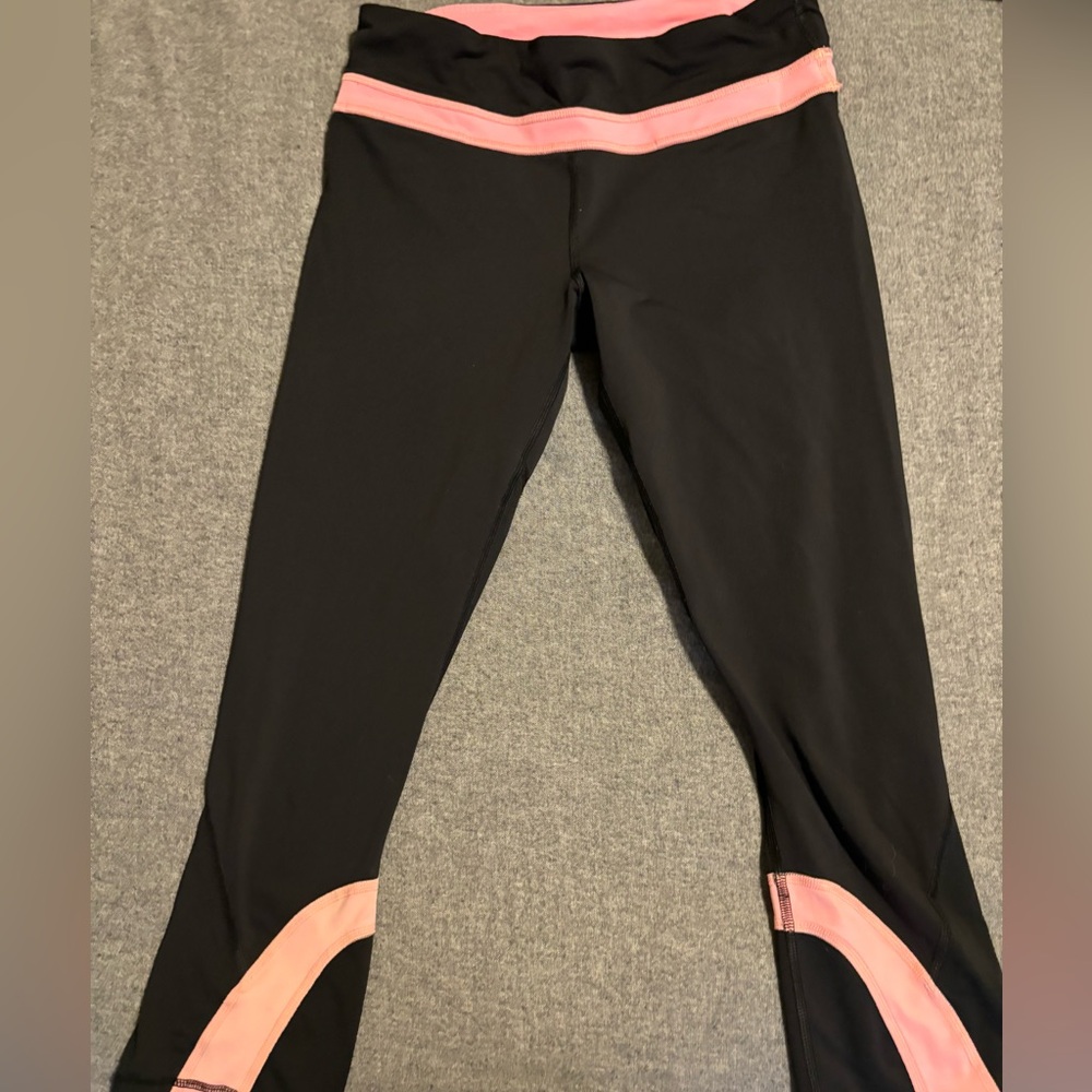 Lululemon Run: Inspire Crop II, Size 6 black and‎ peach - Picture 6 of 8